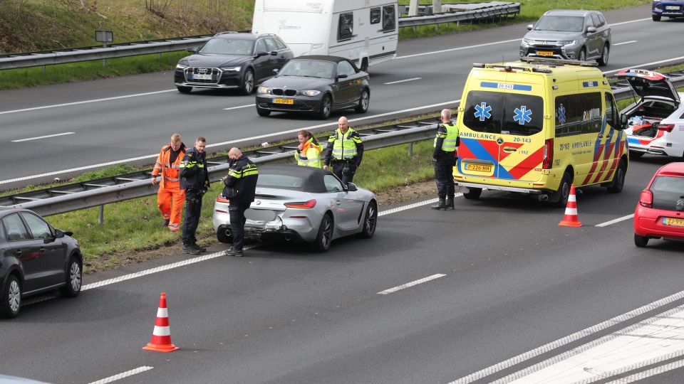 Twee auto’s botsen op A58 bij Heerle, rijstrook afgesloten