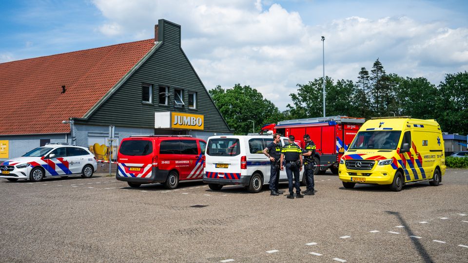 Supermarkt in Roosendaal ontruimd, brandweer doet metingen