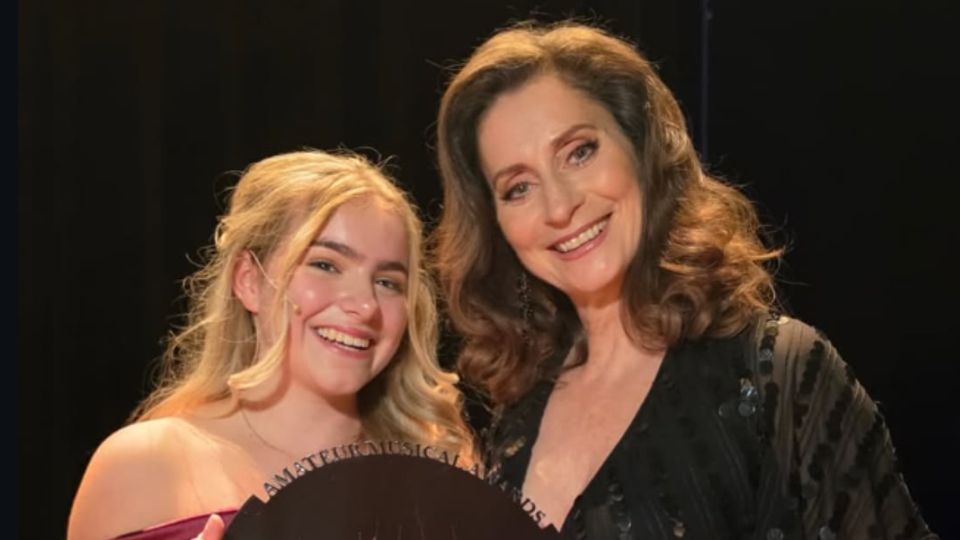 Maud van de Sanden wint Talent Award van Pia Douwes: &#8216;Haar zien we terug in het professionele vak!&#8217;