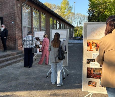 Belanghebbende luisteren naar zorgen van inwoners via audiotour (Foto: ZuidWest Update)