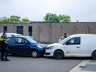 bejaarde rijdt schade Halsteren