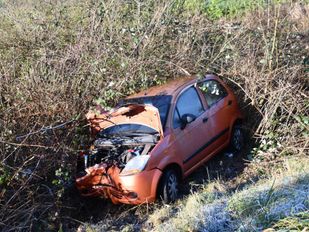 Auto van de weg bij Sint-Maartensdijk. Foto: HV Zeeland