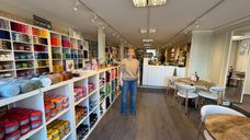 Eigenaresse Anica de Jong van creacafé Maak! (Foto: ZuidWest Update).