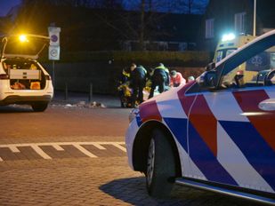 Automobilist en fietser botsen op elkaar, fietser gewond naar ziekenhuis