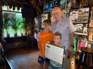Anton van Dorst na ontvangst van Gouden Moeierboom