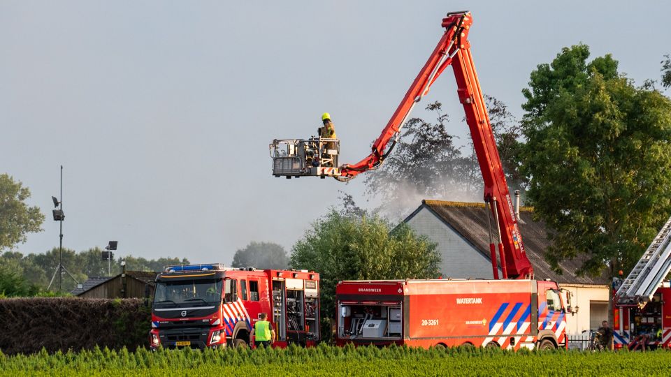Brand in schuur aan Blokenstraat in Achtmaal