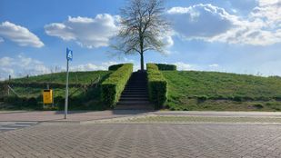 Heuvel voorkant Fortuinstraat Woensdrecht