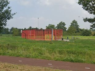Vandalisme voetbalkooi Fijnaart kost gemeente tijd en geld, nog geen concrete oplossing