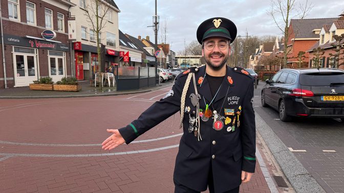 Jorg Reuvers - Beter bekend als Pliesie Jopie. Carnaval Hoeven.